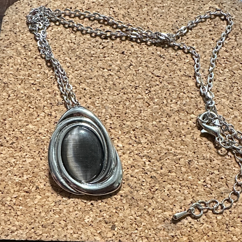 Chic Silver Pendant Necklace
